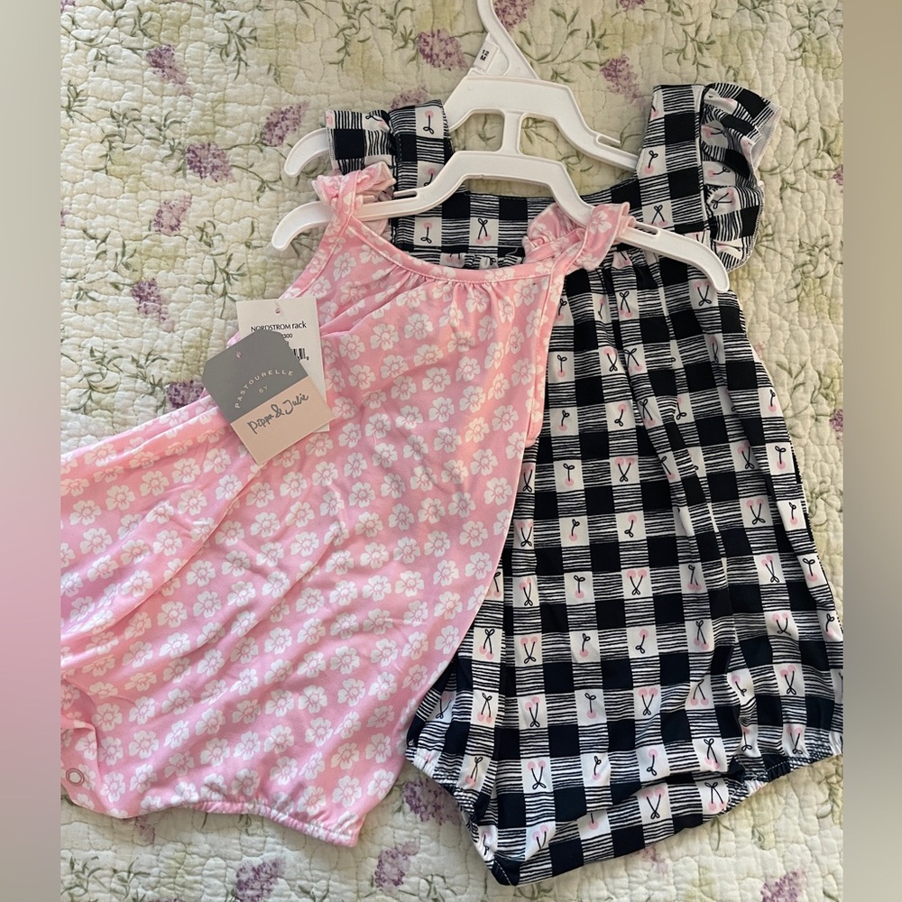 Nwt 2 p baby rompers